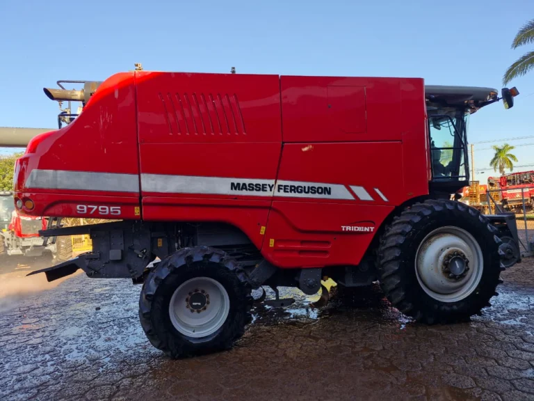 COLHEITADEIRA MASSEY FERGUSON MF9795