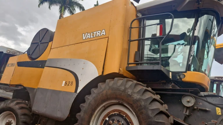 COLHEITADEIRA VALTRA BC7500